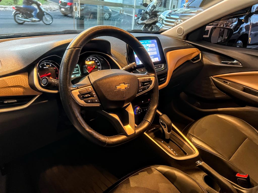 CHEVROLET Onix Hatch - Foto