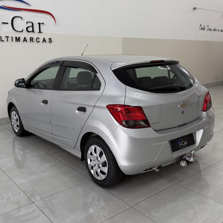 CHEVROLET Onix Hatch - Foto
