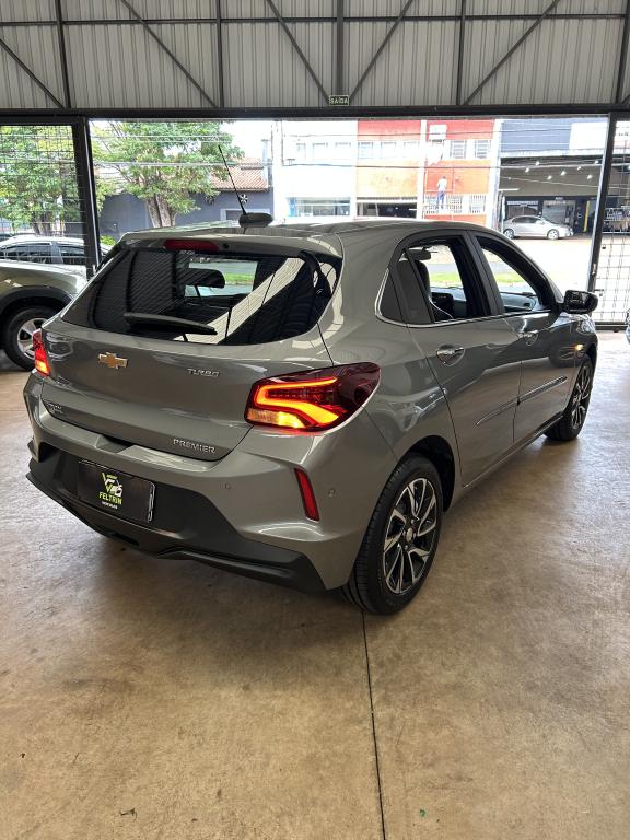CHEVROLET Onix Hatch - Foto