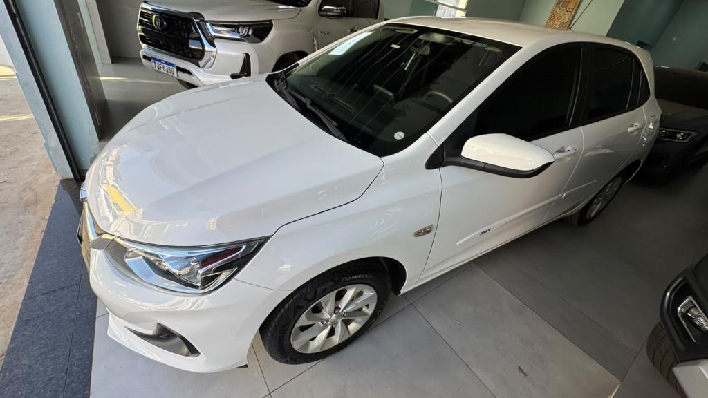 CHEVROLET Onix Hatch - Foto