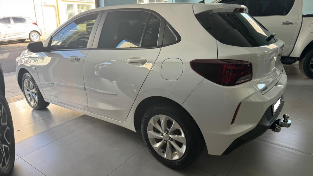 CHEVROLET Onix Hatch - Foto