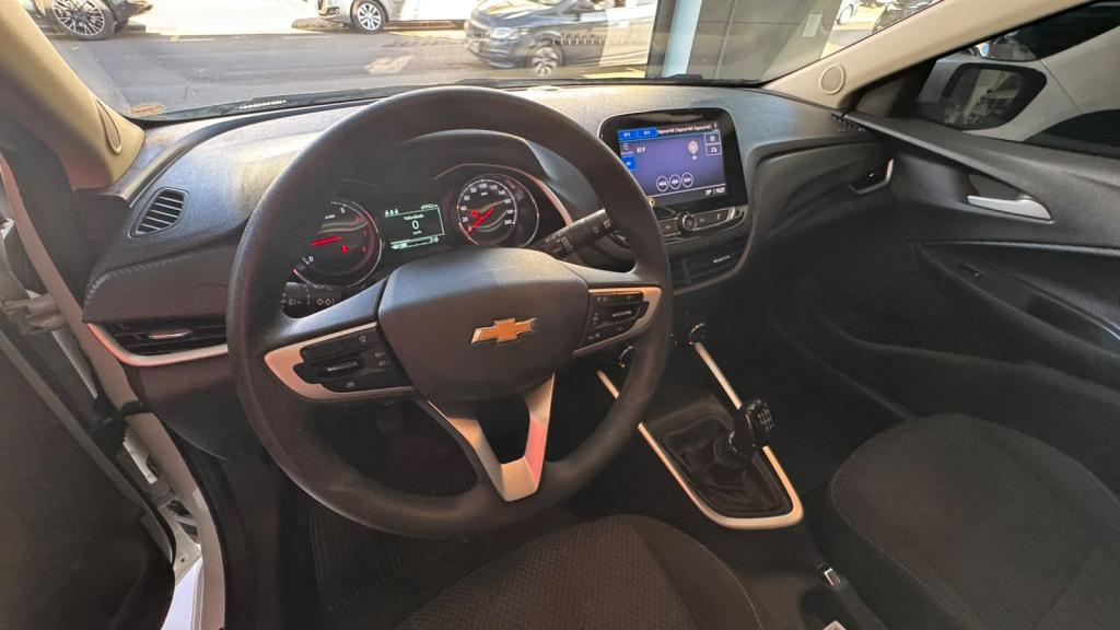 CHEVROLET Onix Hatch - Foto