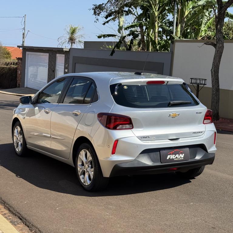 CHEVROLET Onix Hatch - Foto