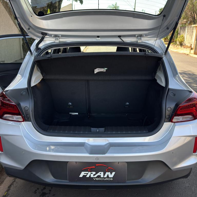 CHEVROLET Onix Hatch - Foto