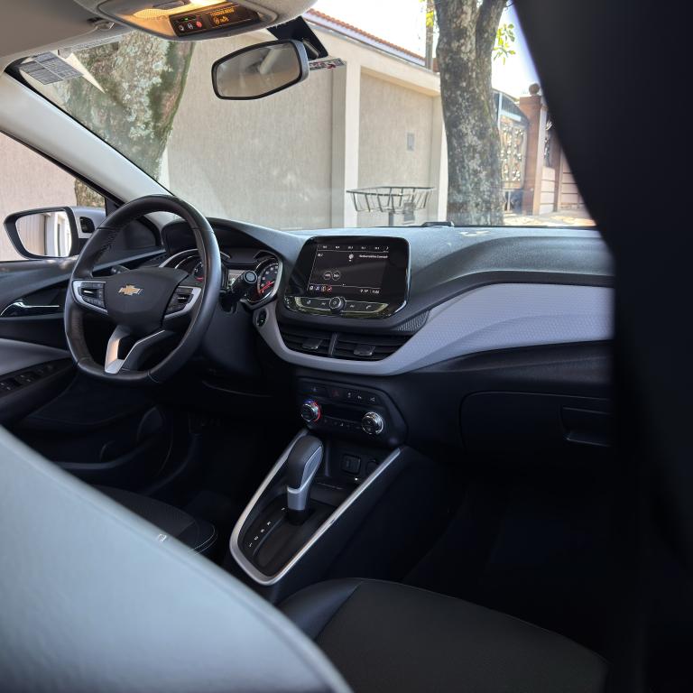 CHEVROLET Onix Hatch - Foto