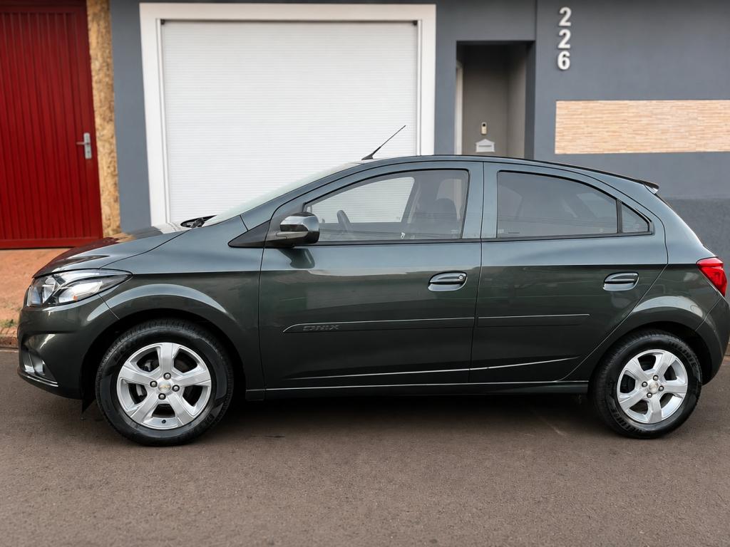 CHEVROLET Onix Hatch - Foto