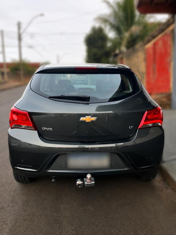 CHEVROLET Onix Hatch - Foto