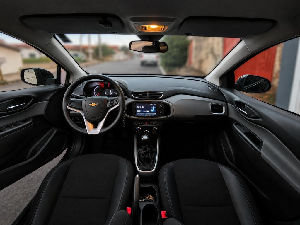 CHEVROLET Onix Hatch - Foto