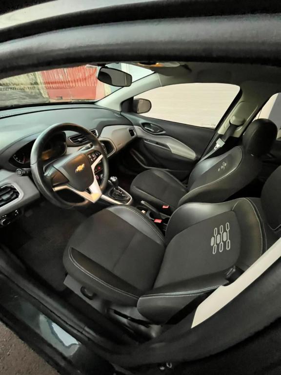 CHEVROLET Onix Hatch - Foto