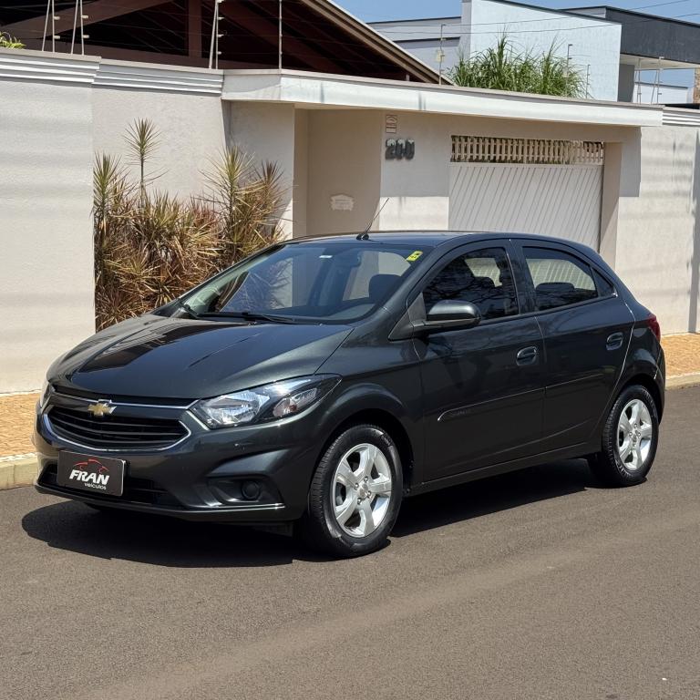 CHEVROLET Onix Hatch - Foto