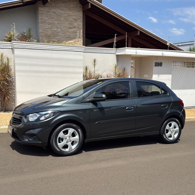 CHEVROLET Onix Hatch - Foto