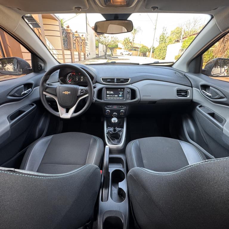 CHEVROLET Onix Hatch - Foto
