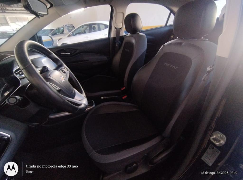 CHEVROLET Onix Hatch - Foto