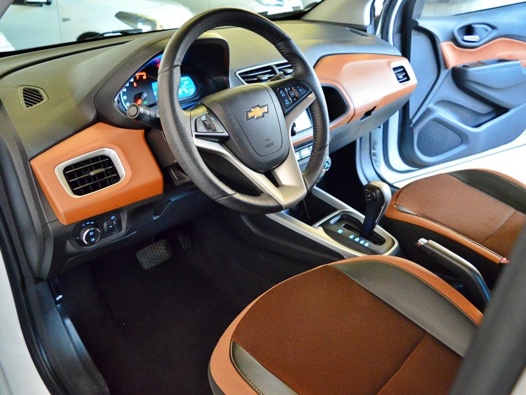 CHEVROLET Onix Hatch - Foto