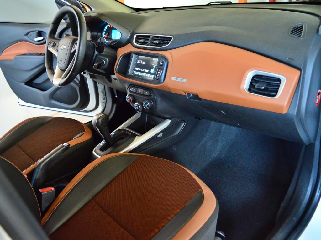 CHEVROLET Onix Hatch - Foto