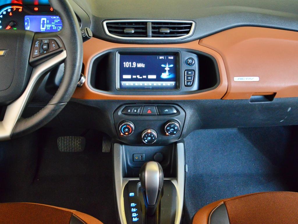 CHEVROLET Onix Hatch - Foto