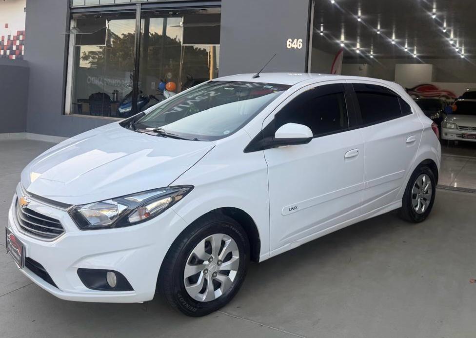 CHEVROLET Onix Hatch - Foto