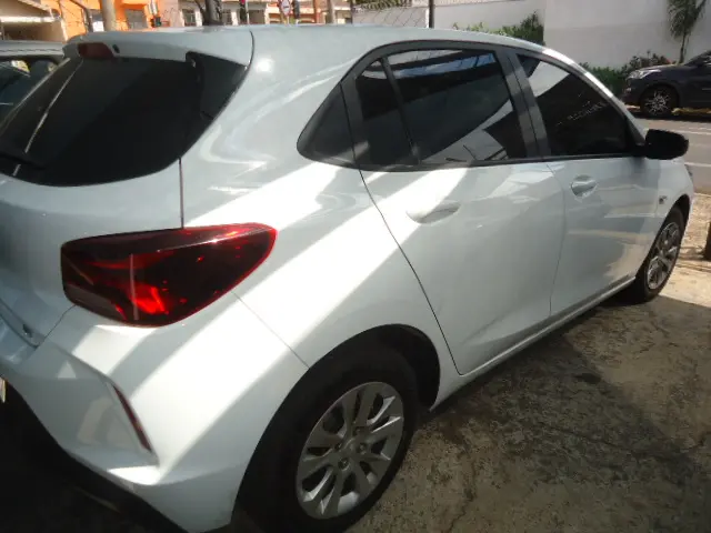 CHEVROLET Onix Hatch - Foto