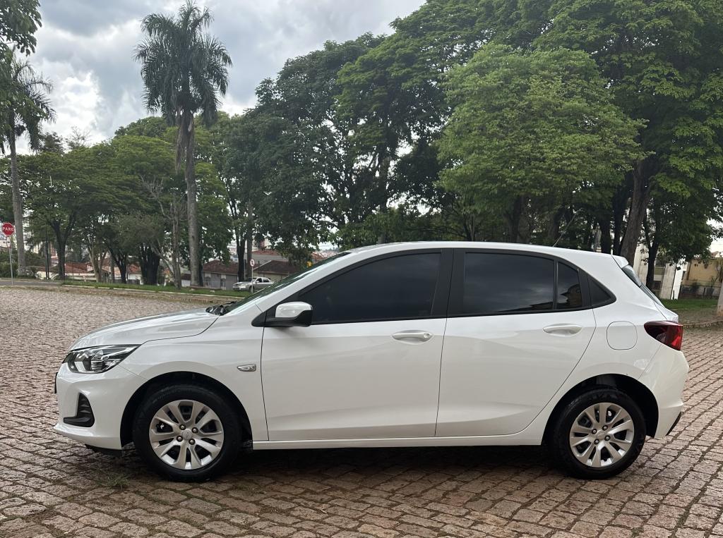 CHEVROLET Onix Hatch - Foto
