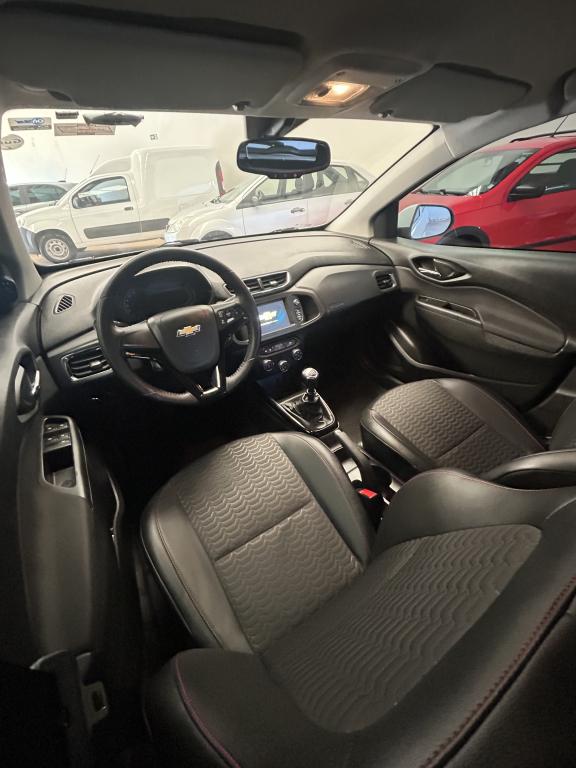 CHEVROLET Onix Hatch - Foto