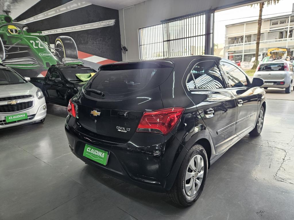 CHEVROLET Onix Hatch - Foto