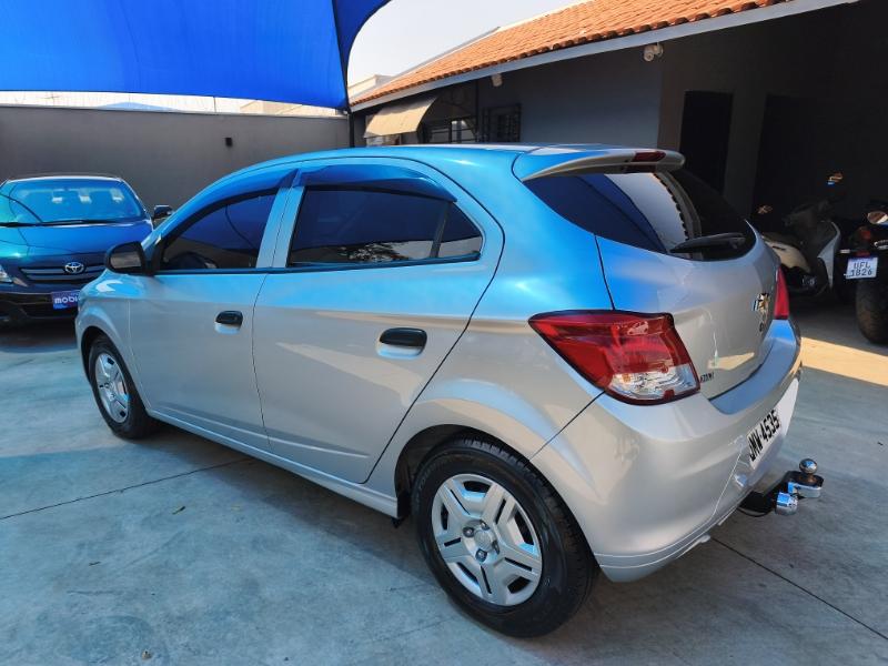 CHEVROLET Onix Hatch - Foto