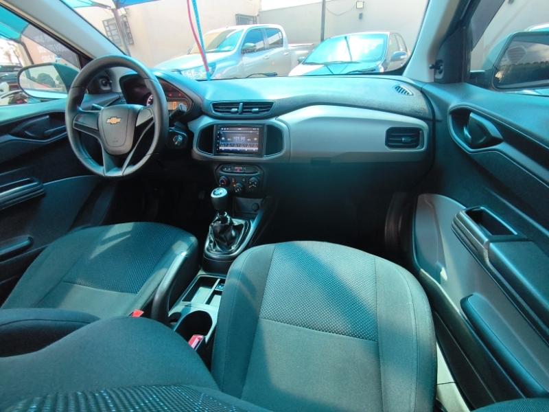 CHEVROLET Onix Hatch - Foto