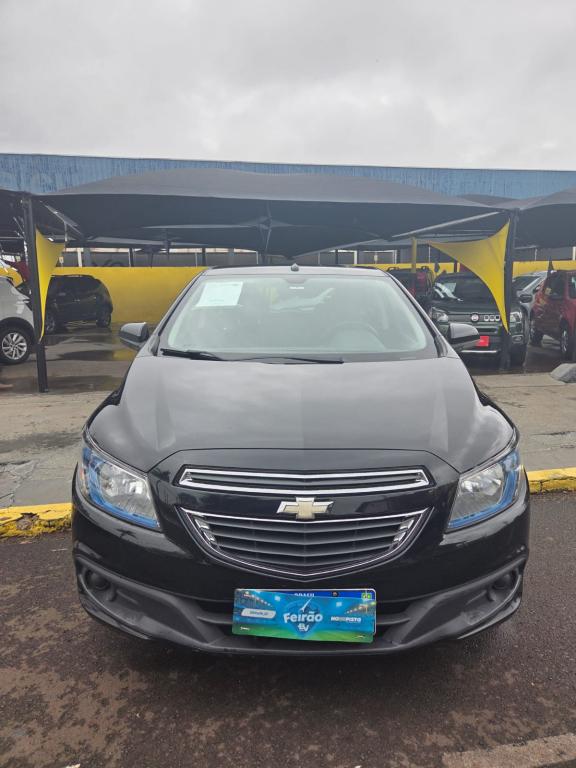 CHEVROLET Onix Hatch - Foto