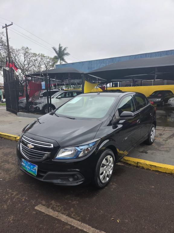 CHEVROLET Onix Hatch - Foto