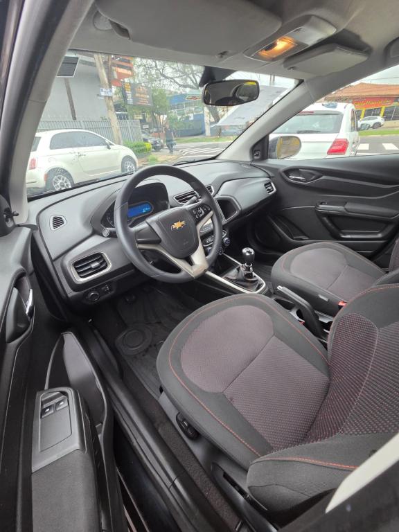 CHEVROLET Onix Hatch - Foto