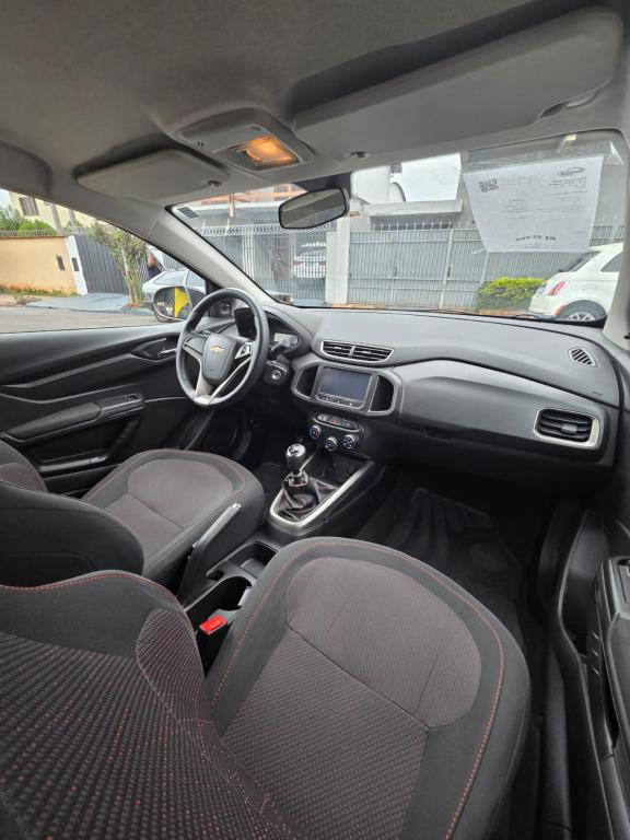 CHEVROLET Onix Hatch - Foto