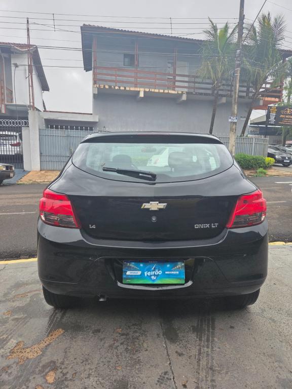 CHEVROLET Onix Hatch - Foto
