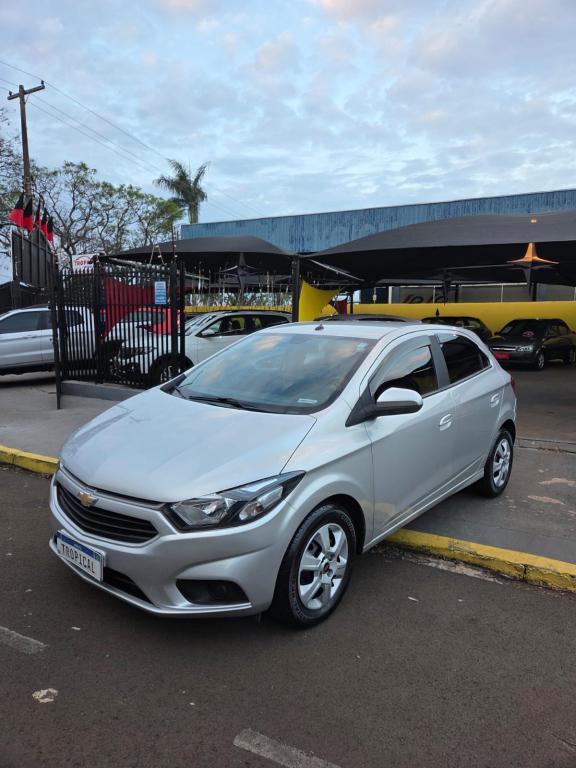 CHEVROLET Onix Hatch - Foto