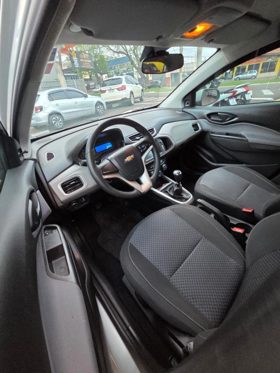 CHEVROLET Onix Hatch - Foto