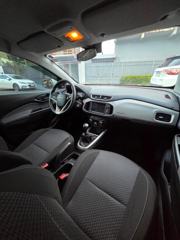 CHEVROLET Onix Hatch - Foto