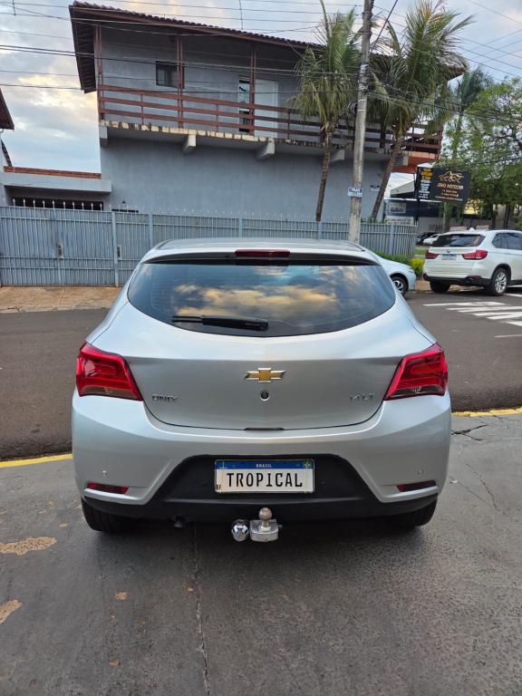 CHEVROLET Onix Hatch - Foto