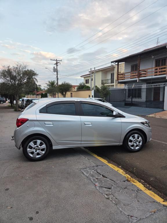 CHEVROLET Onix Hatch - Foto