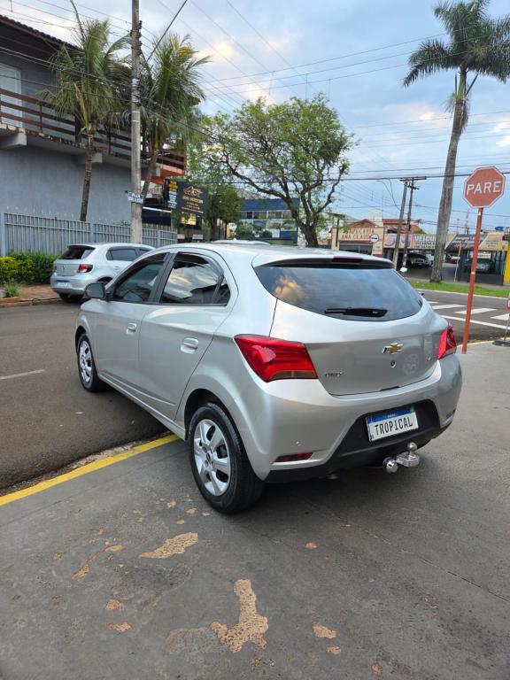 CHEVROLET Onix Hatch - Foto
