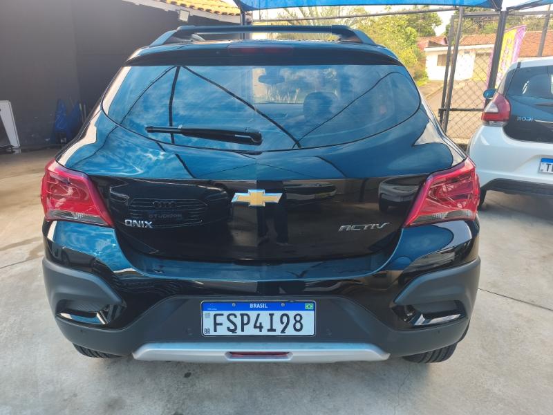CHEVROLET Onix Hatch - Foto