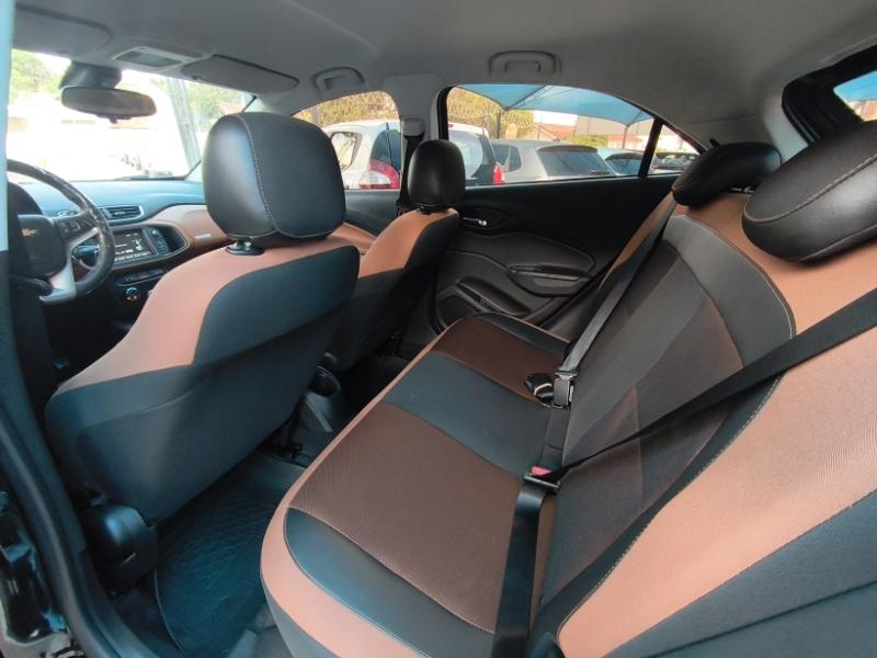 CHEVROLET Onix Hatch - Foto