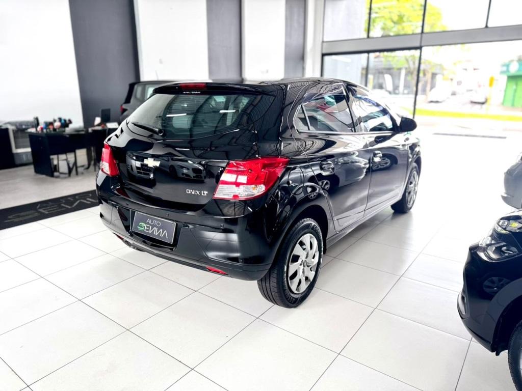 CHEVROLET Onix Hatch - Foto