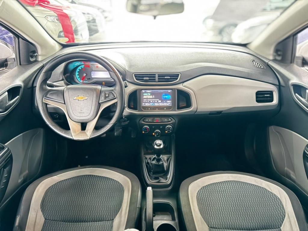 CHEVROLET Onix Hatch - Foto