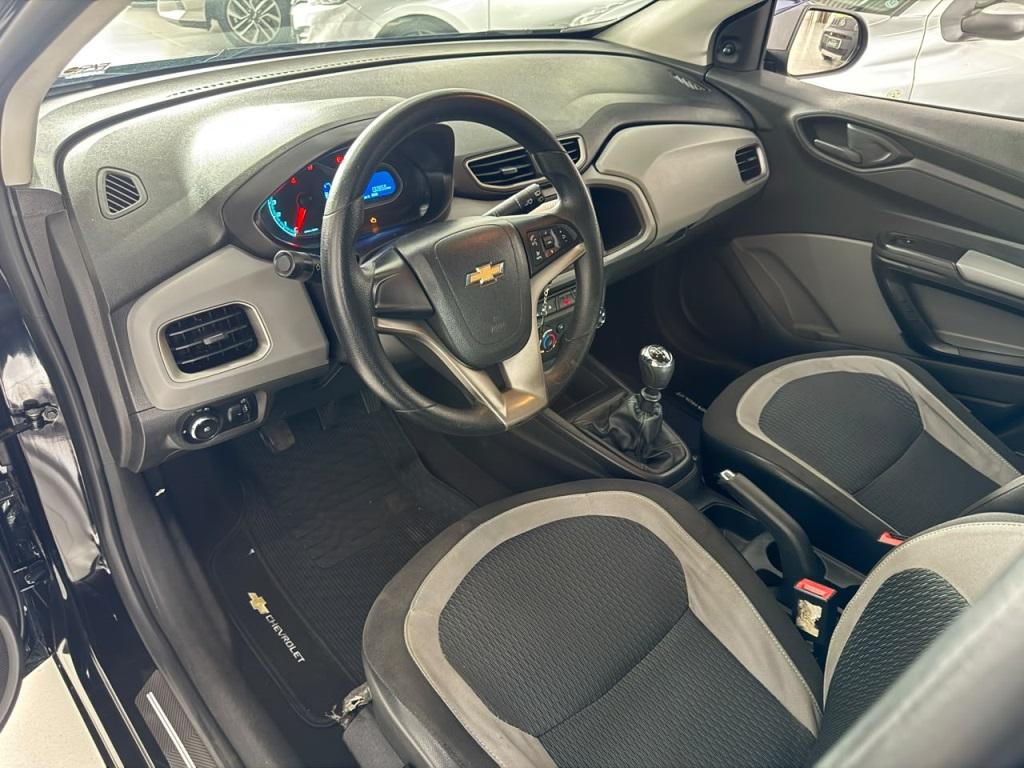 CHEVROLET Onix Hatch - Foto