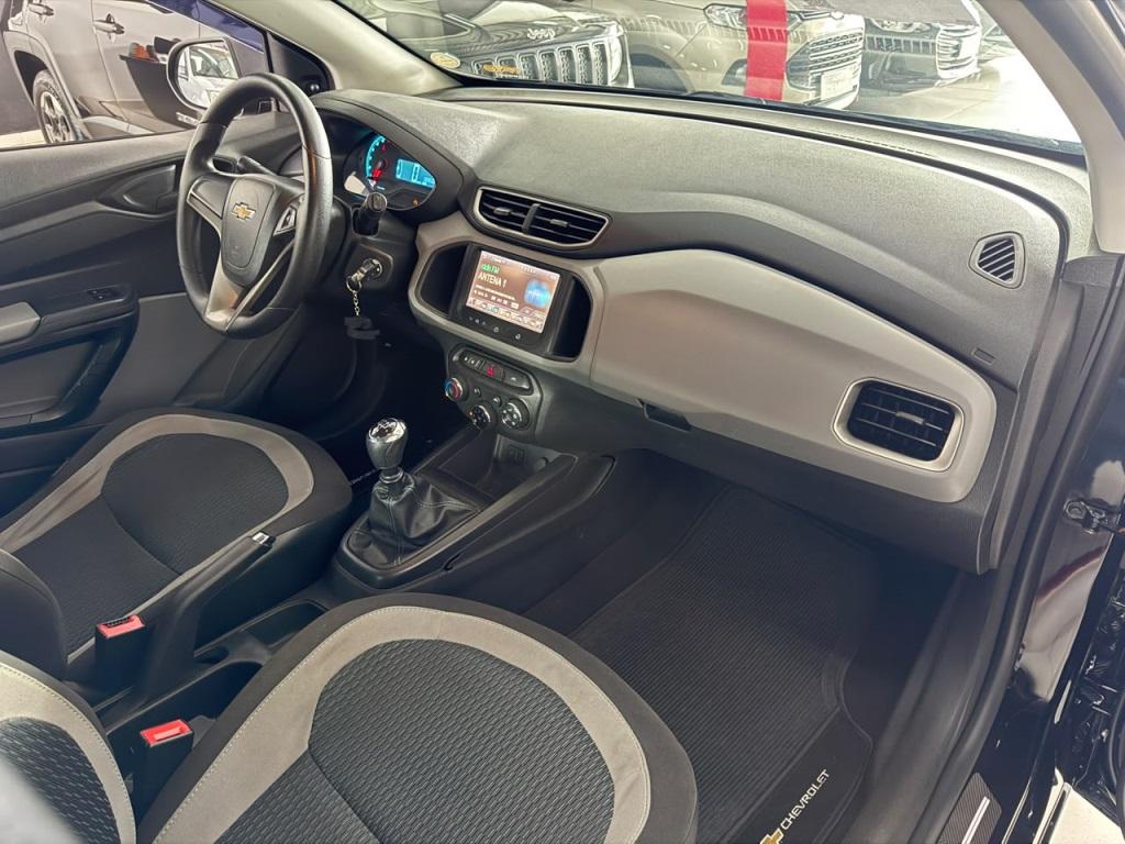 CHEVROLET Onix Hatch - Foto