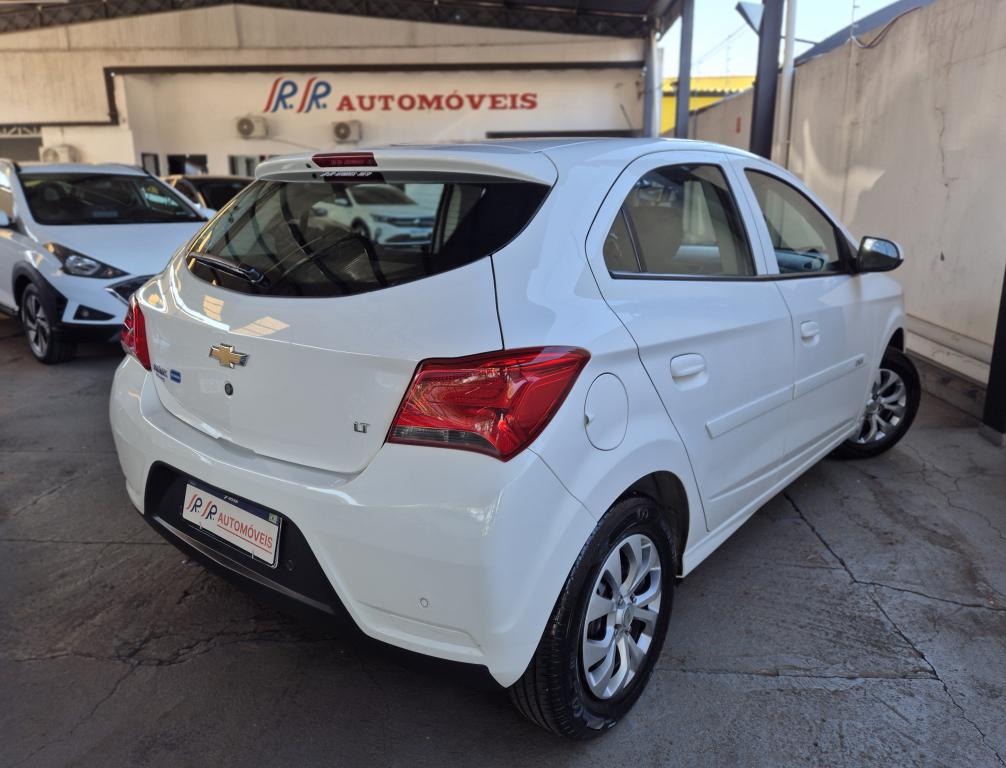 CHEVROLET Onix Hatch - Foto