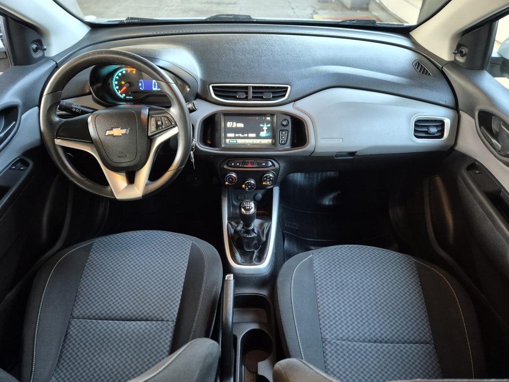 CHEVROLET Onix Hatch - Foto