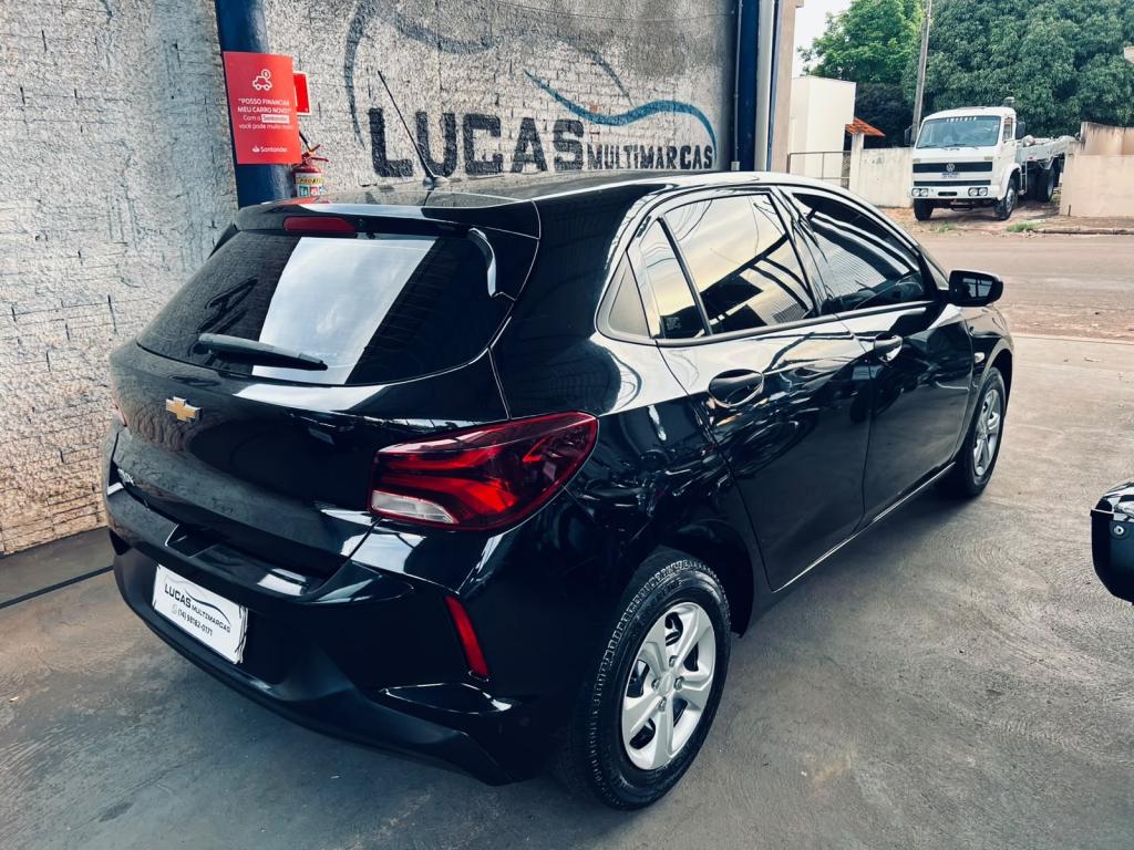 CHEVROLET Onix Hatch - Foto