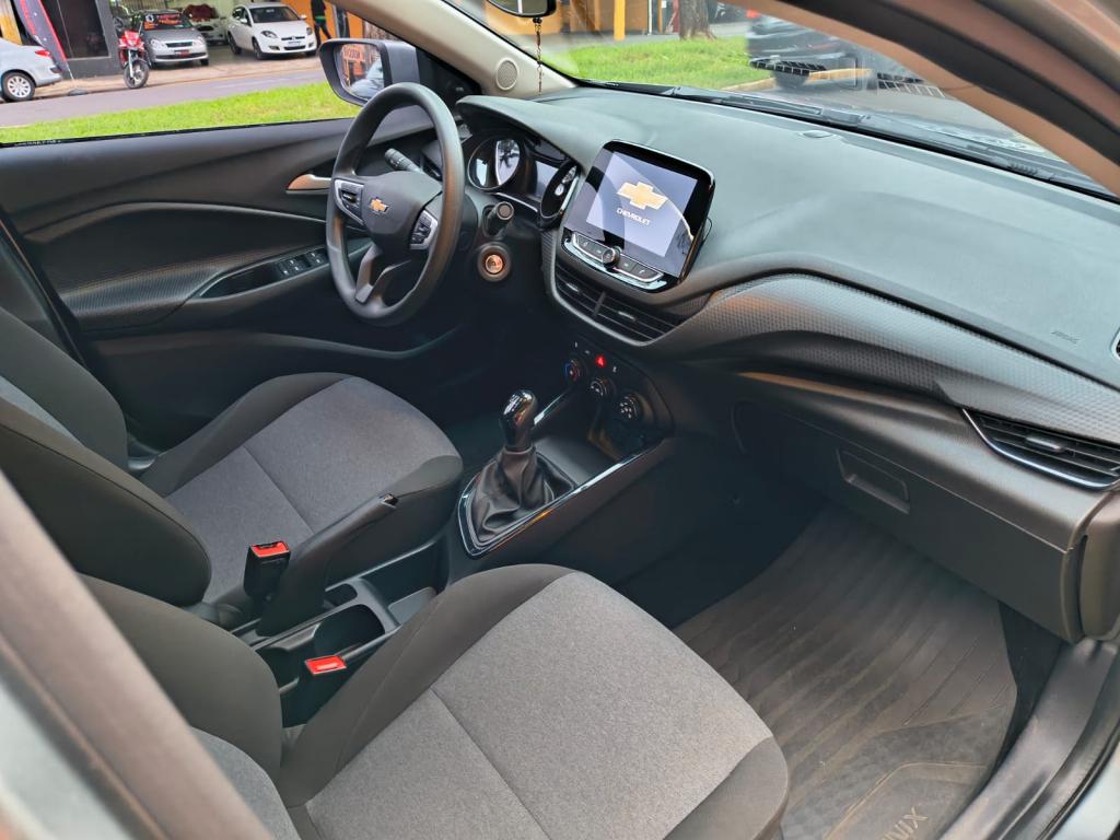 CHEVROLET Onix Hatch - Foto