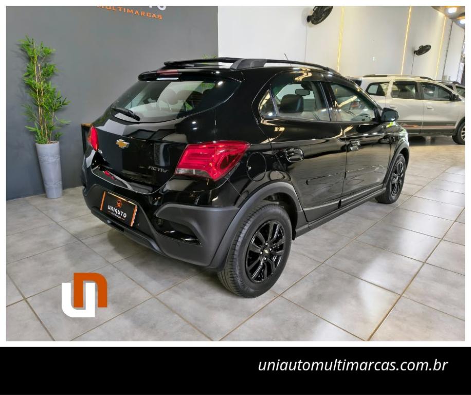 CHEVROLET Onix Hatch - Foto