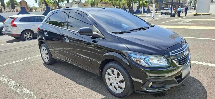 CHEVROLET Onix Hatch - Foto